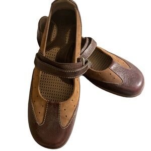 Born Mary Jane walking shoes size 9  practically new
